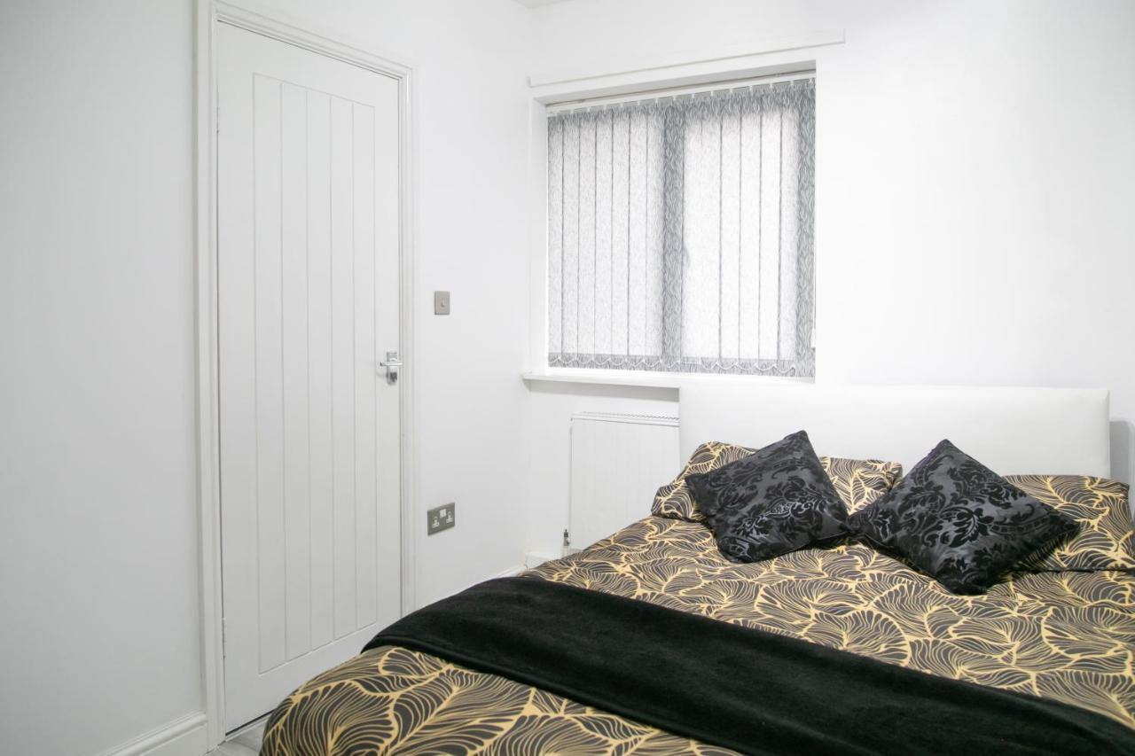 Hills View Apartments Manchester Bagian luar foto