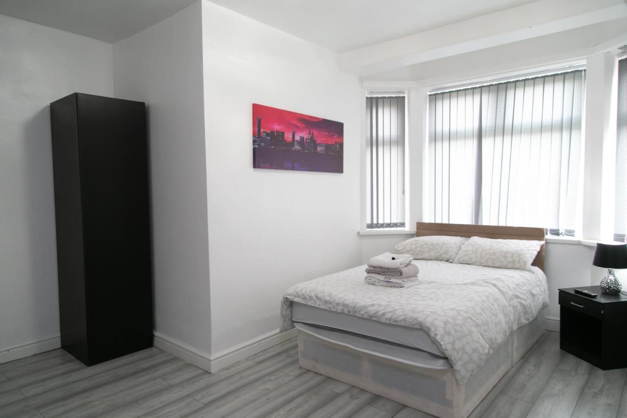 Hills View Apartments Manchester Bagian luar foto