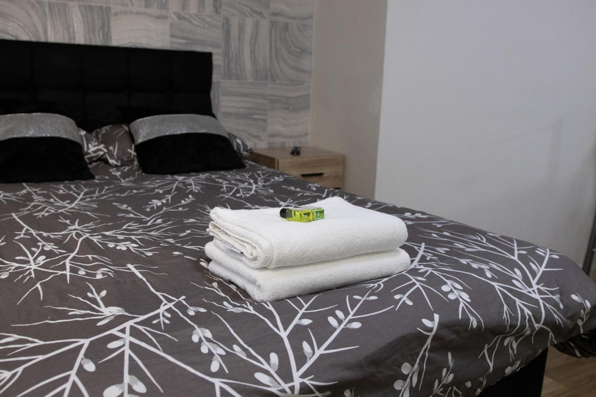 Hills View Apartments Manchester Bagian luar foto
